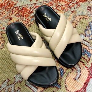 Seychelles Women's Cream and Black Slide Sandals